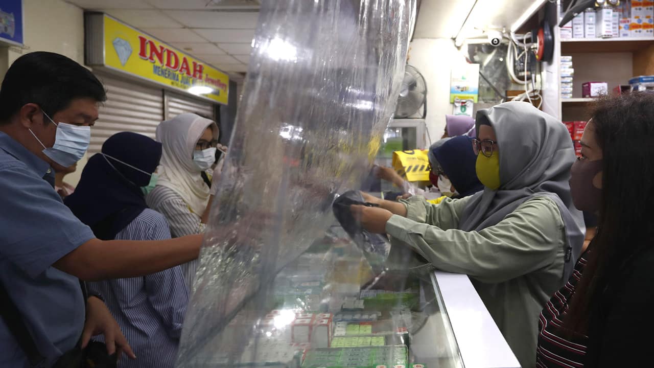 Photo of shop attendants in Jakarta