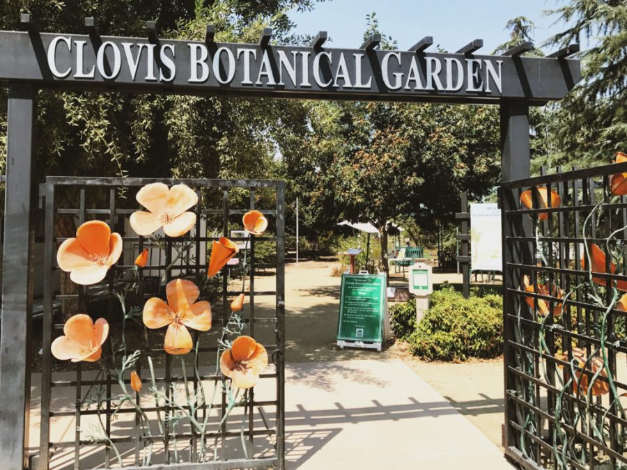 Photo of entrance to Clovis Botanical Garden