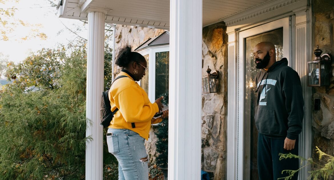 Zaeveona Rainey, a canvasser and crew chief for Working America, speaks with a voter in Coraopolis, Pa., on Oct. 17, 2024. Unions and their affiliates think they can still break through with the Democrats’ worst demographic, white working-class voters, by hustling on the ground. But it has been a slog. (Kristian Thacker/The New York Times)