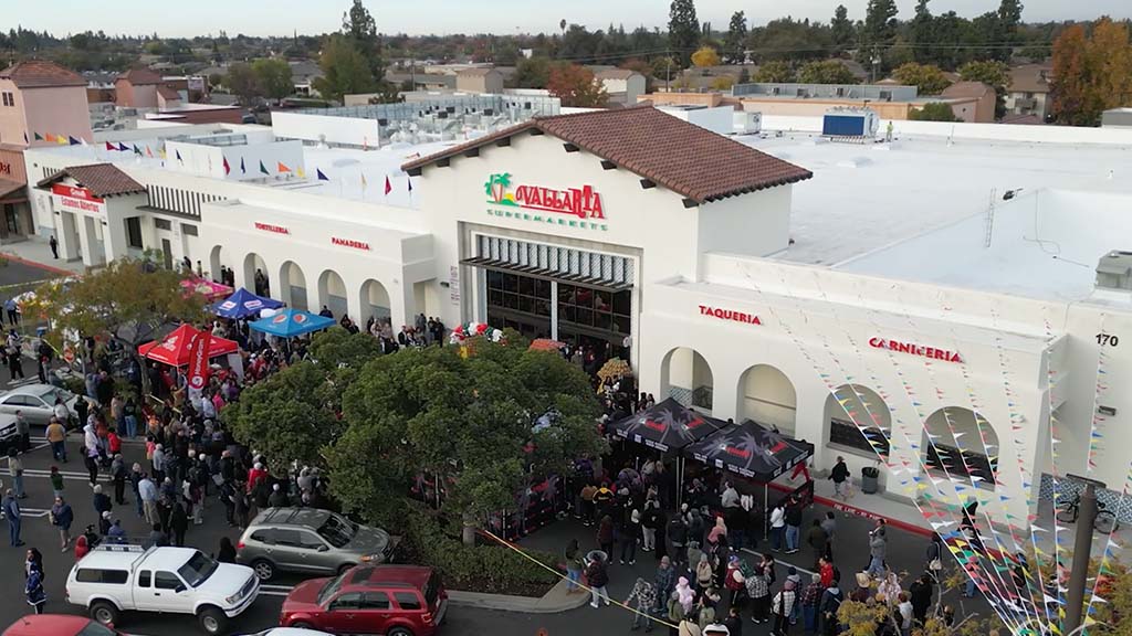 Vallarta Supermarkets in Clovis. November 20, 2024. (GV Wire/Jahz Tello)