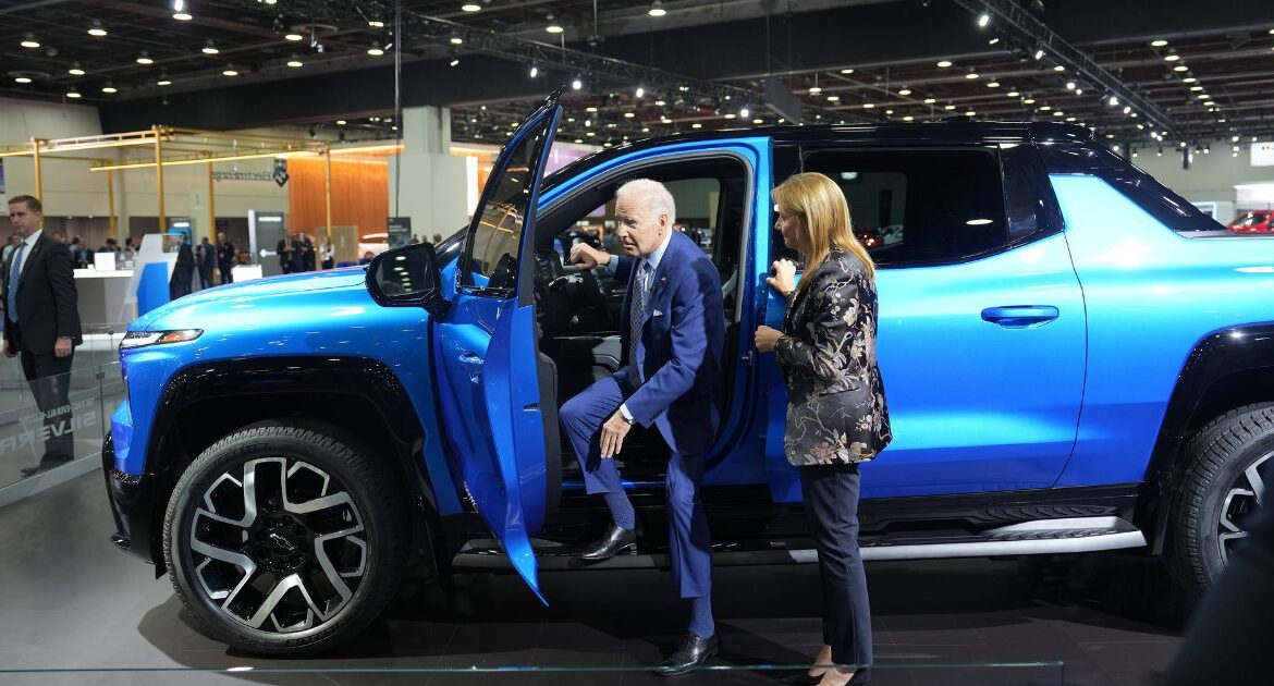 President Joe Biden with Mary Barra, the chief executive of General Motors, at the Detroit Auto Show, Sept. 14, 2022. President-elect Donald Trump has promised to erase the Biden administration’s tailpipe rules designed to get carmakers to produce electric vehicles, but most U.S. automakers want to keep them. (Doug Mills/The New York Times)