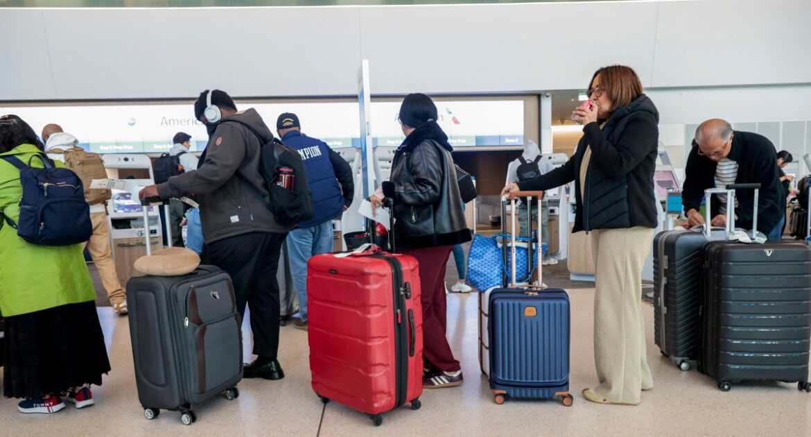 Travelers line up to check in their bags into San Francisco International Airport on Wednesday, Nov. 27, 2024. (Santiago Mejia/San Francisco Chronicle via AP)