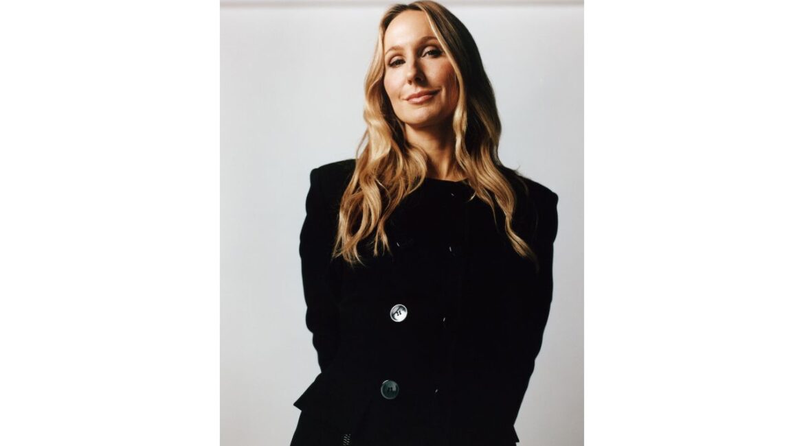 Nikki Glaser in New York on Dec. 28, 2024. To refine her monologue for Sunday’s show, she relied on two writers’ rooms and 91 test runs. Then came the fickle audiences and a crisis of confidence. (Hailey Heaton/The New York Times)