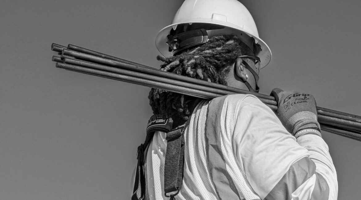 A construction worker in Oakland, Calif., Feb. 1, 2022. (Chloe Pang/The New York Times)