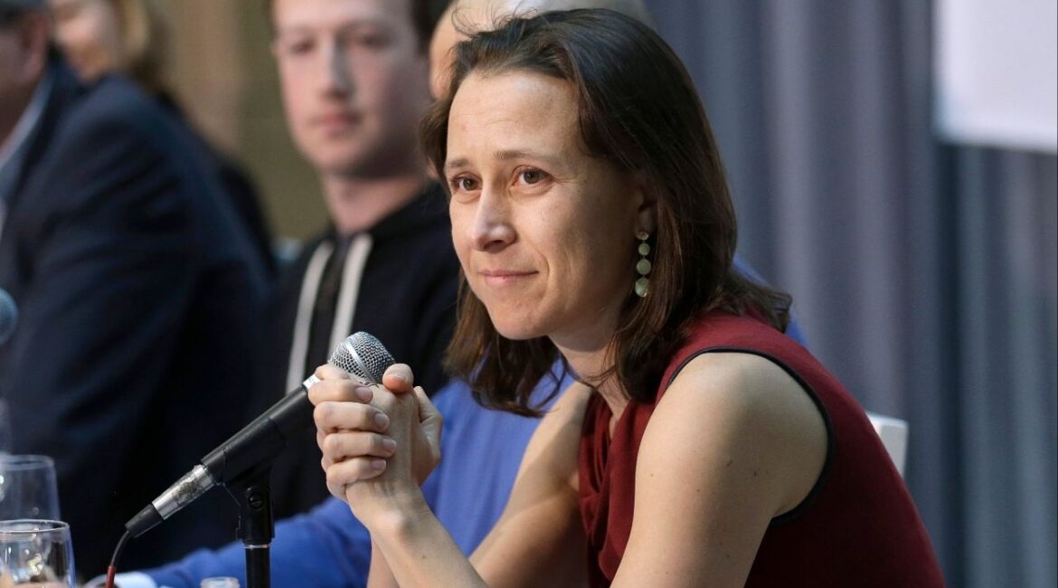 23andMe CEO Anne Wojcicki speaks at an announcement for the Breakthrough Prize in Life Sciences at Genentech Hall on UCSF's Mission Bay campus in San Francisco, Feb. 20 2013. (AP File)