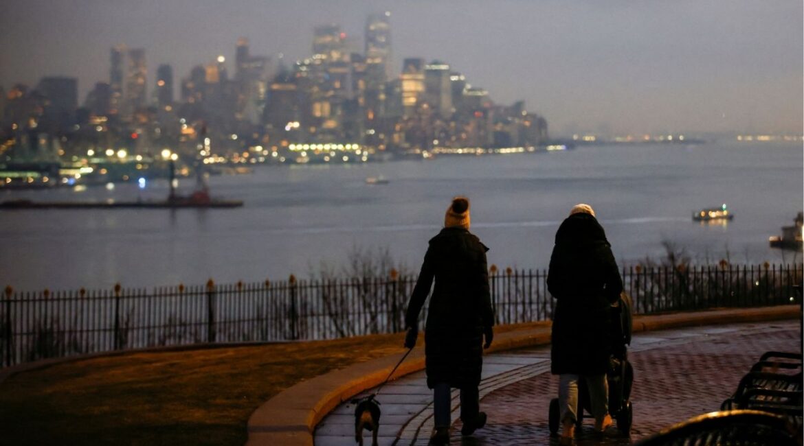 Clouds cover the Empire State Building and the skyline of Manhattan during the arrival of polar vortex while people walk in a local park in the town of Weehawken in New Jersey, U.S., January 18, 2025. (REUTERS File/Eduardo Munoz)
