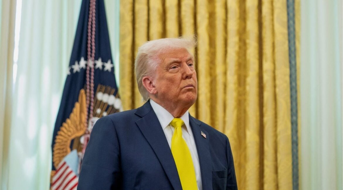 President Donald Trump listens to remarks during a swearing-in ceremony for Administrator of the Centers for Medicare and Medicaid Services Mehmet Oz in the Oval Office in Washington, D.C., U.S., April 18, 2025. (REUTERS/Nathan Howard/File Photo)