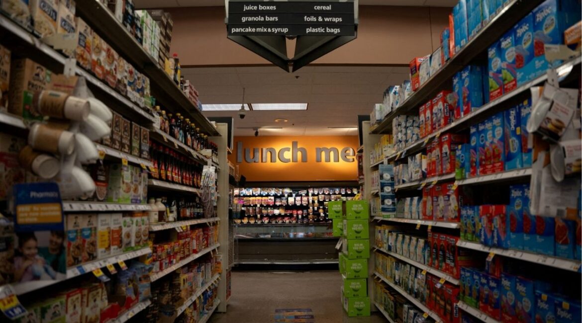 The inside of a near by Kroger grocery store is seen in Nashville, Tennessee, U.S. August 17, 2024. (REUTERS/Kevin Wurm/File Photo)