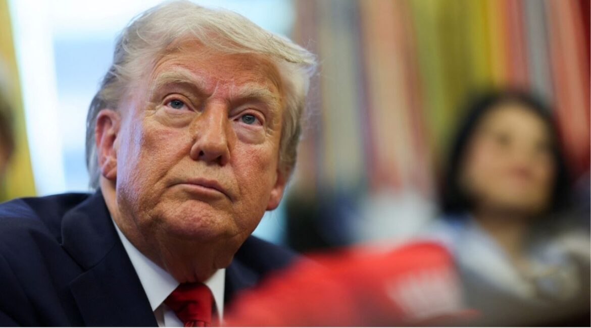 President Donald Trump looks on, as he signs executive orders in the Oval Office at the White House in Washington, D.C., U.S., April 23, 2025. (REUTERS/Leah Millis)