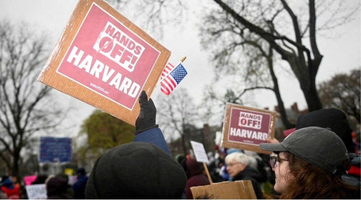 Demonstrators rally on Cambridge Common in a protest organized by the City of Cambridge calling on Harvard leadership to resist federal government interference at the university in Cambridge, Massachusetts, U.S. April 12, 2025. (REUTERS/Nicholas Pfosi/File Photo)