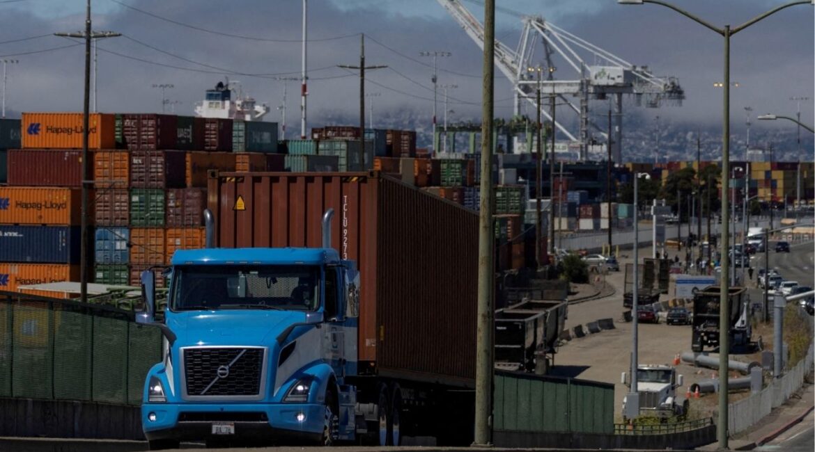 Shipping containers are seen at a terminal inside the Port of Oakland as truck drivers continue protesting against California's new law known as AB5, in Oakland, California, U.S., July 21, 2022. (REUTERS/Carlos Barria/File Photo)