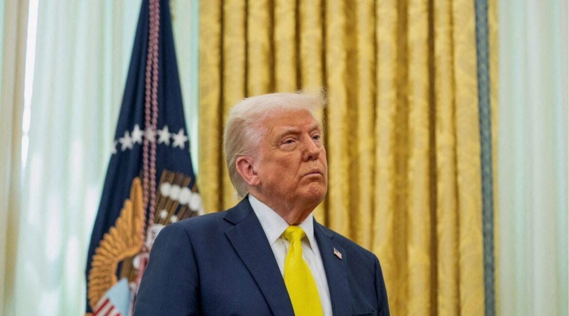 President Donald Trump listens to remarks during a swearing-in ceremony for Administrator of the Centers for Medicare and Medicaid Services Mehmet Oz in the Oval Office in Washington, D.C., U.S., April 18, 2025. (REUTERS/Nathan Howard/File Photo)
