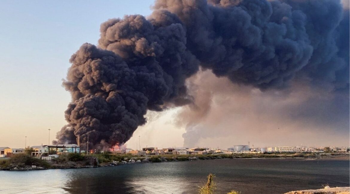 A view shows a large plume of smoke rising from fuel depot in Port Sudan, Sudan, May 6, 2025. REUTERS/Khalid Abdelaziz