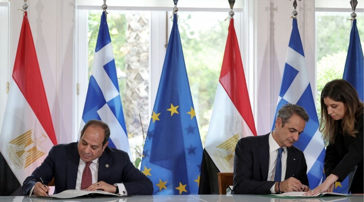 Egypt's President Abdel Fattah al-Sisi and Greek Prime Minister Kyriakos Mitsotakis sign cooperation agreements at the Maximos Mansion, in Athens, Greece, May 7, 2025. (REUTERS/Louiza Vradi)
