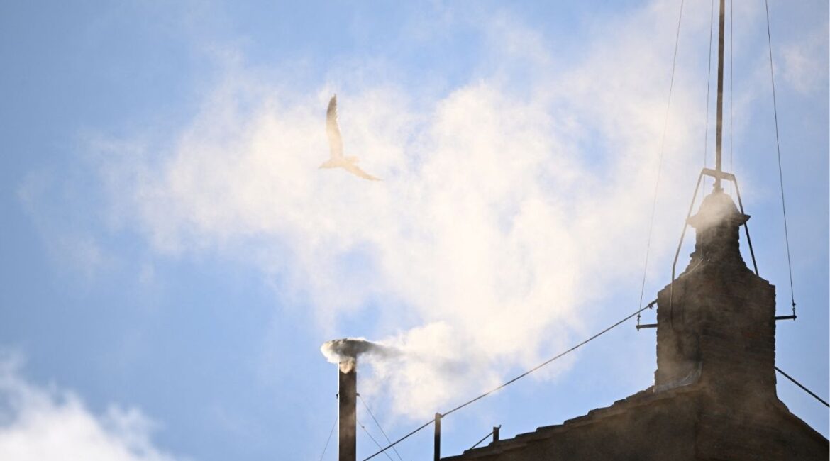 White smoke rises from the chimney on the Sistine Chapel, indicating that a new pope has been elected at the Vatican, May 8, 2025. REUTERS/DYLAN MARTINEZ