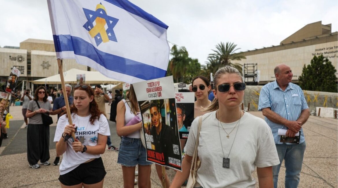 People gather, on the day Israeli-American hostage Edan Alexander, who was kidnapped during the deadly October 7 attack, is expected to be released from captivity by Hamas in Gaza, in Tel Aviv, Israel May 12, 2025. REUTERS/Ronen Zvulun