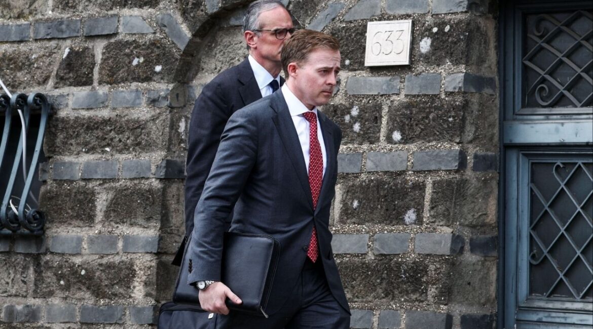 Officials arrive at the Omani embassy, where the fifth round of U.S.-Iran talks takes place, in Rome, Italy, May 23, 2025. REUTERS/Guglielmo Mangiapane