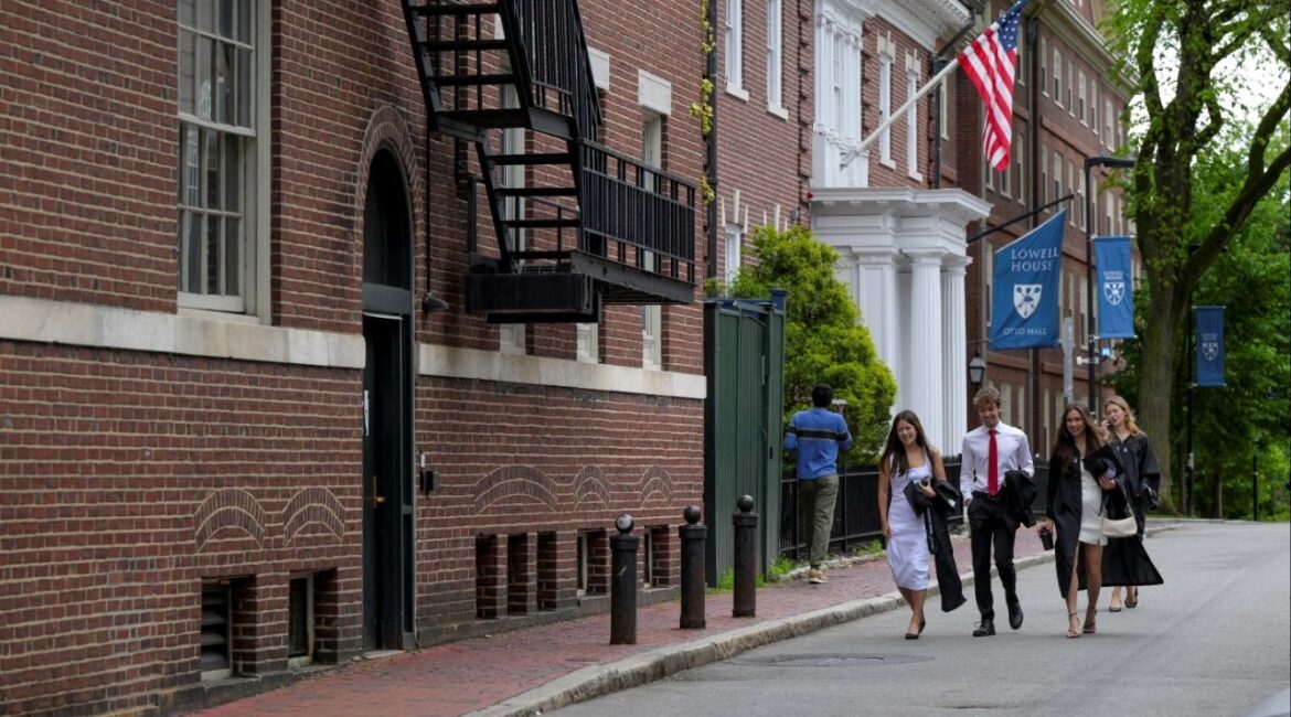 Students walk on the campus of Harvard University in Cambridge, Massachusetts, U.S., May 23, 2025. REUTERS/Faith Ninivaggi/File Photo