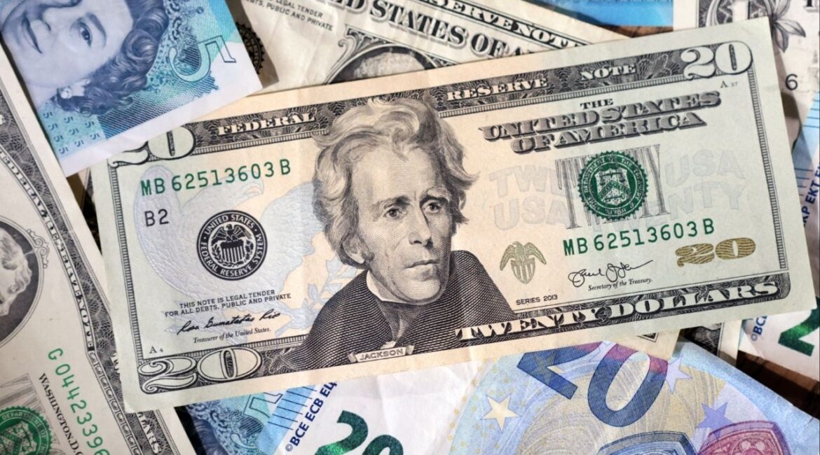 U.S. dollar, Euro and Pound banknotes are seen in this illustration taken May 4, 2025. REUTERS/Dado Ruvic/Illustration/File Photo