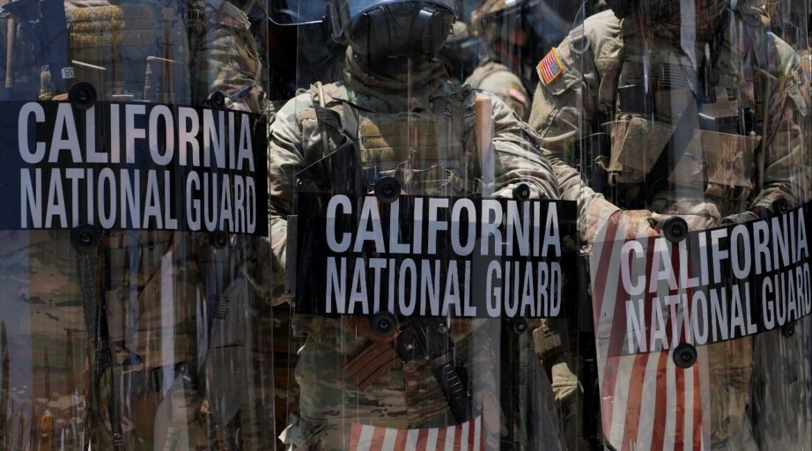 Members of the California National Guard stand guard, as a demonstartion against federal immigration sweeps takes place, outside the Edward R. Roybal federal building, after their deployment by U.S. President Donald Trump, in response to protests, in Los Angeles, California, U.S. June 8, 2025. REUTERS/Mike Blake