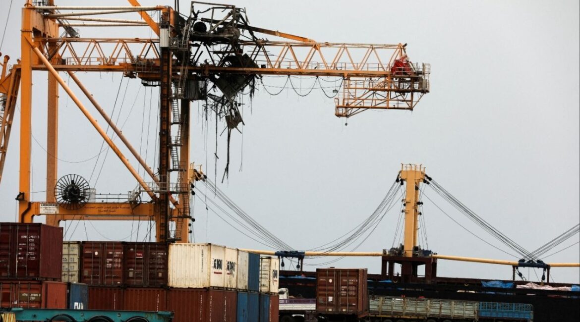 A bridge crane damaged by Israeli air strikes is pictured in the Red Sea port of Hodeidah, Yemen July 31, 2024. REUTERS/Khaled Abdullah//File Photo