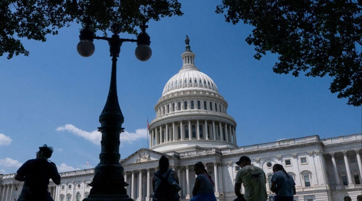 Visitors to the U.S. Capitol rest in the shade on Capitol Hill in Washington, D.C., U.S., June 25, 2025. (Reuters/Nathan Howard)