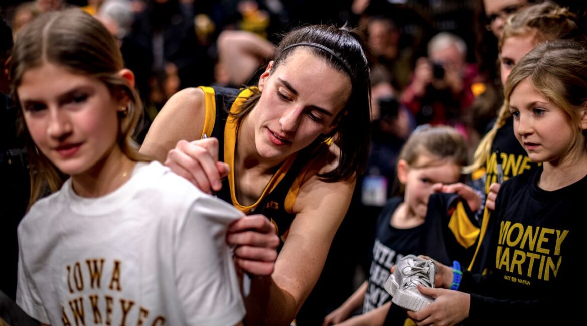 Caitlin Clark Signs T-Shirt