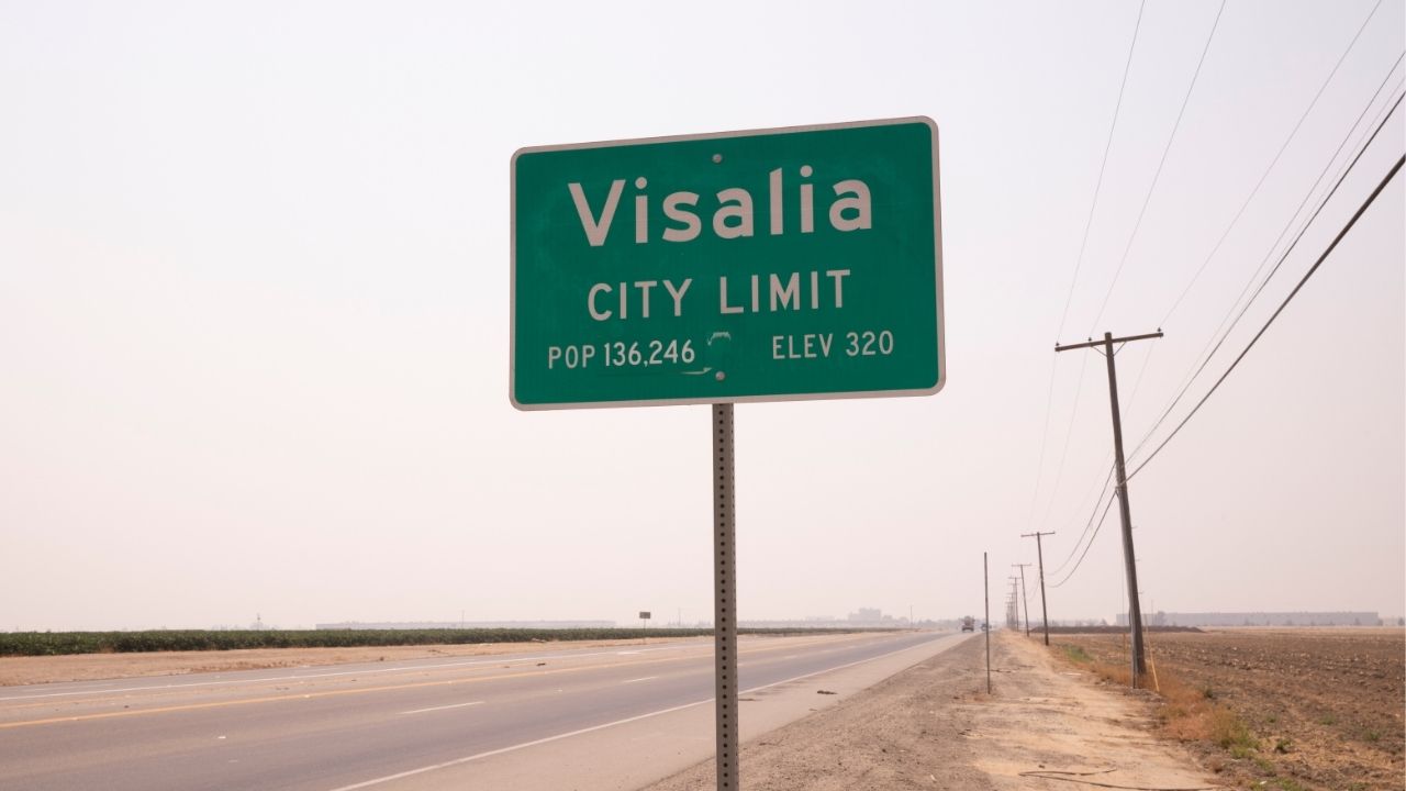 Shirk Street in Visalia will close at the Hurley Avenue intersection starting Monday, July 28, 2025, for road widening and utility upgrades as part of the city’s ongoing enhancement project. (Shutterstock)