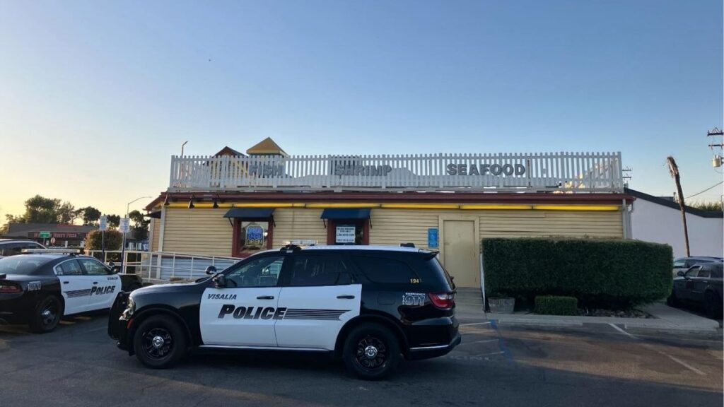 Noah Robinson, 38, was arrested after allegedly robbing a Visalia Long John Silver’s at knifepoint and attempting to flee through nearby backyards with $110 in stolen cash on Friday, July 25, 2025. (Visalia PD)