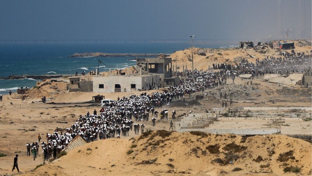 Palestinians carry aid supplies that entered Gaza through Israel, in Beit Lahia in the northern Gaza Strip, July 27, 2025. (Reuters/Dawoud Abu Alkas)
