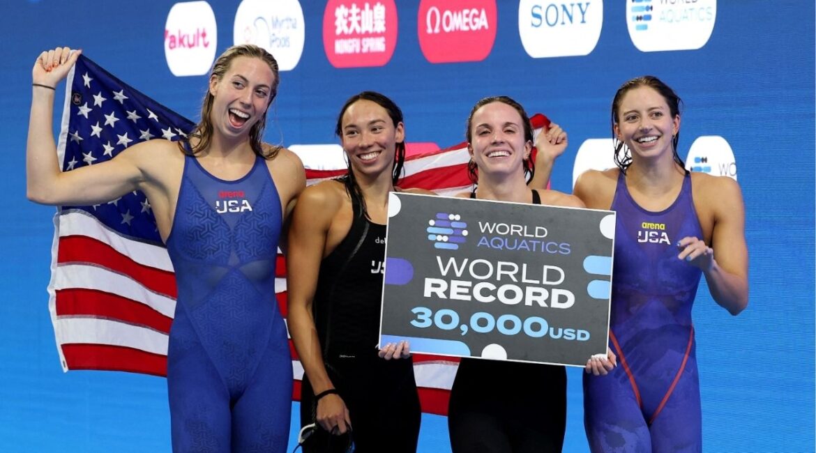World Aquatics Championships - Women 4x100m Medley Relay Final - World Aquatics Championships Arena, Singapore - August 3, 2025 Regan Smith, Kate Douglass, Gretchen Walsh and Torri Huske of the U.S. celebrate after winning the final and making a new world record REUTERS/Edgar Su