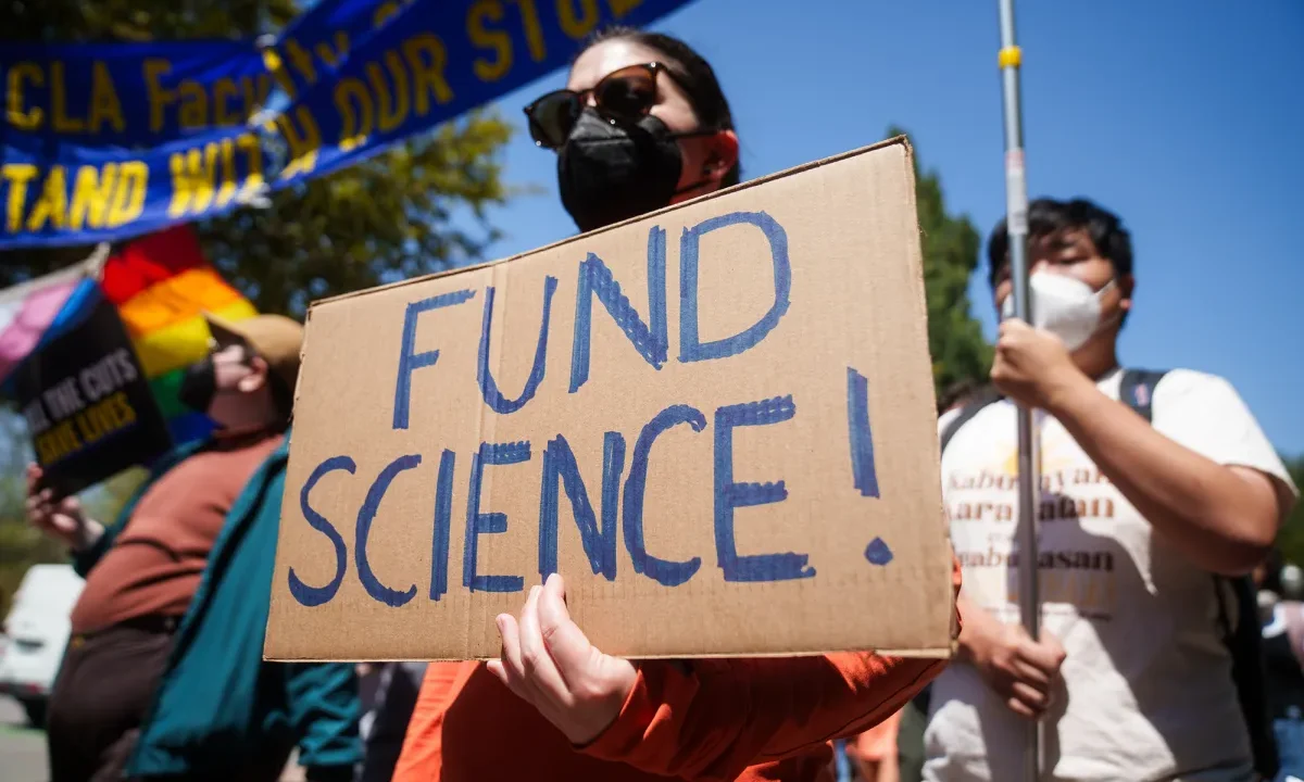 Sign Proclaiming "Fund Science" at a Kill the Cuts Rally in Los Angeles April 2025