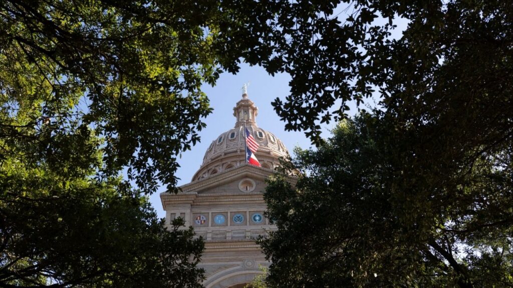 U.S. and Texas state flags fly at the Texas Capitol building, amid a redistricting battle between Republicans and Democratic state lawmakers in Austin, Texas, U.S., August 18 2025. (Reuters/Nuri Vallbona)