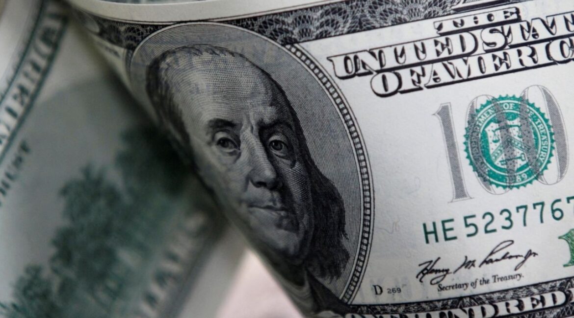 U.S. one hundred dollar notes are seen in this picture illustration taken in Seoul February 7, 2011. (Reuters File)